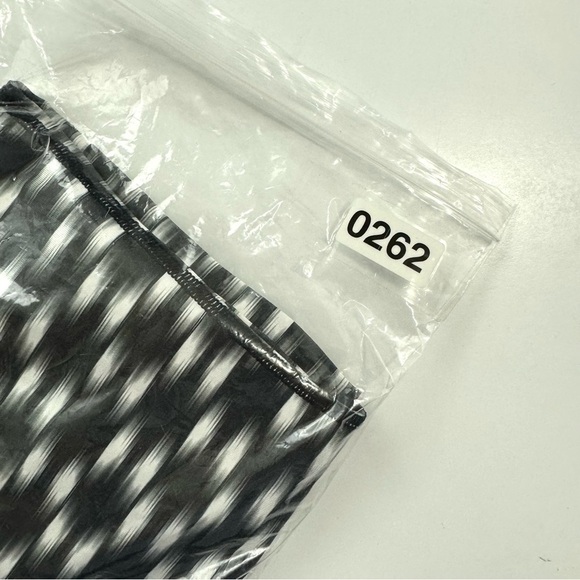 Nike Dri Fit Women's M Printed Relay Cropped Leggings Activewear Y2K Black/White - Picture 12 of 12